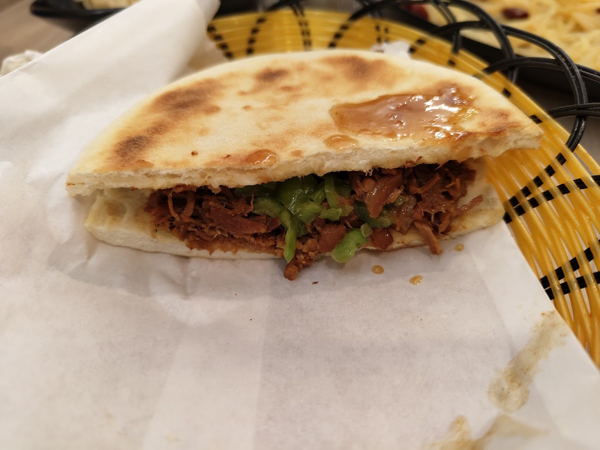 辣卤浇头 / Braised Toppings and Chinese Spice Brine